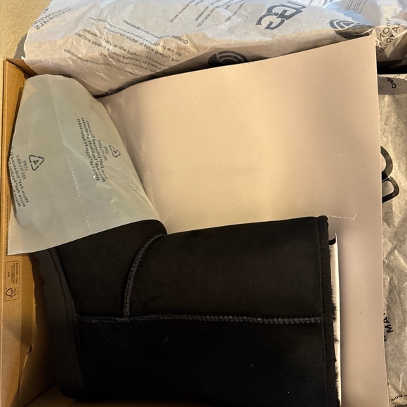 UGG Classic Short Boots Black | Men’s 12 | NWT - Picture 4 of 8